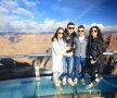 


VACANȚĂ DE POVESTE. Claudiu și Laura Keșeru împreună cu familia Popa, Adi și Adelina, au mers împreună să viziteze Marele Canion. (foto: facebook)