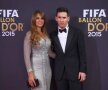 FOTO Iubita lui Messi a fost cea care a impresionat la Balonul de Aur » Ținută super-mulată pentru Antonella, costum sobru pentru Leo
