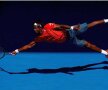 It's a bird! No, it's a plane! Nooo, it's the amazing Gael Monfils! Tenis aerobic la Australian Open, foto: reuters