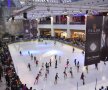 FOTO Sos dublu, triplu Axel » Fără patinoar la Bucureşti, competiţiile de patinaj se ţin la mall, lîngă restaurante