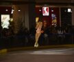 FOTO Sos dublu, triplu Axel » Fără patinoar la Bucureşti, competiţiile de patinaj se ţin la mall, lîngă restaurante