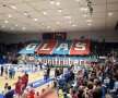 VIDEO + FOTO Au renunţat la fotbal pentru baschet! Show făcut de galeria Stelei la derby-ul cu Dinamo