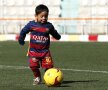 Băiețelul de 5 ani Murtaza Ahmadi a primit un echipament complet al lui Messi și se joacă la sediul federației de fotbal din Afganistan, foto: reuters
