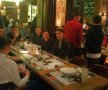 FOTO Gloriile dinamoviste și jucătorii "cîinilor" au luat masa împreună » Negoiță, discuție aprinsă cu Mihalcea