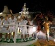 NO FOOTBALL, JUST FUN. Jucătorii lui Santos au lăsat fotbalul deoparte și au defilat la Carnavalul de la Rio (foto: Reuters)
