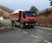 Camioanele au transportat 6.000 metri cubi de zăpadă de la Predeal la Cheile Grădiştei pentru a putea amenaja pîrtia de 2,5 km de schi fond