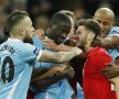 FOTO A luat ”cormoranul” de gât » Yaya Toure a fost mai rău ca un luptător de K1 cu Lallana