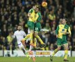 S-AU DAT CAP ÎN CAP! Jucătorii lui Norwich au vrut multe împotriva lui Chelsea, dar au reuşit puţine. Au oferit însă imaginea zilei în Premier League (foto: reuters)