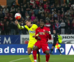 FOTO ”Câinii” au cerut penalty! Imprudența lui Tamaș o putea costa pe Steaua