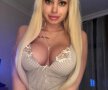 GALERIE FOTO Această româncă a înnebunit internetul! Ipostazele în care se pozează bomba sexy adună mii de like-uri în doar câteva minute