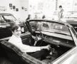 MAȘINA
Tânărul Johan, foarte mândru la volanul unei Alfa Romeo decapotabile în 1968