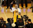 GOODBYE, KOBE! Ultimul meci pentru Lakers. Ultimul discurs înainte de intrarea în legendă. Kobe Bryant și-a luat la revedere aseară de la fani cu 60 de puncte marcate contra lui Utah Jazz (101-96). (foto: reuters)
