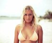 FOTO "Sirena blondă" vânată de sponsori » O surferiță de 20 de ani face furori pe internet