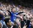 PASIUNE. Leicester e aproape să câștige titlul în Anglia, iar entuziasmul fanilor e la cote ridicate (foto: Reuters)