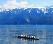 DE VIS. Flacăra Olimpică este transportată de sportivi pe superbul Lac Leman, înainte de ajunge la Muzeum Olimpic din Lausanne, Elveția FOTO: Reuters
