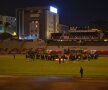 FOTO Durere fără margini » Dinamoviștii au plâns în hohote și au aprins lumânări la Urgență şi pe gazonul din Ştefan cel Mare! Jucătorii s-au alăturat