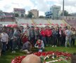 UPDATE VIDEO și FOTO Arena din Ștefan cel Mare s-a transformat în loc de pelerinaj » Steaua, Dinamo și Rapid au venit la stadion pentru a aprinde o lumânare în memoria lui Ekeng