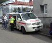 GALERIE FOTO Anchetă la sediul Puls » Poliția criminalistică a verificat și a sigilat ambulanța în care a fost transportat Ekeng la Urgență