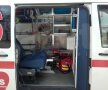 GALERIE FOTO Anchetă la sediul Puls » Poliția criminalistică a verificat și a sigilat ambulanța în care a fost transportat Ekeng la Urgență