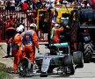 VIDEO + FOTO Imagini incredibile în Marele Premiu al Spaniei! Hamilton și Rosberg s-au lovit în primul tur al cursei și au abandonat