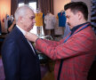 Iordănescu și croitorul care se ocupă de confecționarea costumelor pentru Euro // FOTO: Facebook