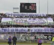 Ultrașii au umplut peluza cu tabela, creând o atmosferă de mare derby // Foto: Alex Nicodim