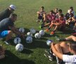GALERIE FOTO Nu poate sta departe de iarbă! Reghecampf, profesor pentru o zi la academia sa de fotbal din Statele Unite
