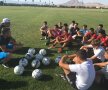 GALERIE FOTO Nu poate sta departe de iarbă! Reghecampf, profesor pentru o zi la academia sa de fotbal din Statele Unite