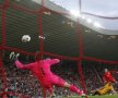 SPECTACULOS! Rooney înscrie al doilea gol al Angliei cu Australia, peStadium of Light din Sunderland. Foto: Reuters