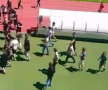 VIDEO Scene incredibile la Cluj » Fanii Universității au intrat pe teren cu bâte și au rupt tricourile jucătorilor