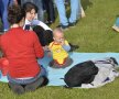"Tricolorii" au fost încurajaţi şi de bebeluşi // Foto: Alex Nicodim