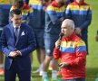 Anghel Iordănescu a ţinut un scurt discurs în care le-a mulţumit românilor din tribună // Foto: Alex Nicodim