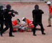 EN GARDE! Francezii și-au luat toate măsurile pentru ca cei care se vor afla la EURO 2016 să se simtă în siguranță. Poliția și paramedicii au făcut ultimele exerciții în cazul în care va fi nevoie să se intervină (foto: Reuters)