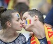 FOTO Au vopsit albul în galben » Peste 15.000 de români au făcut show pe Stade de France