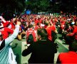 FOTO + VIDEO Fanii Elveției au făcut spectacol pe străzile din Paris » Vor fi în număr mare la meciul cu România