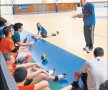 Stabilit în Hexagon de aproape 15 ani, fostul campion mondial a împărtăşit micuţilor francezi iubirea pentru handbal