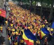 Imagine superbă cu fanii "tricolorilor" în drumul către arenă // Foto FRF.RO