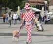 Un fan adevărat. Pînă și câinele și l-a costumat în culorile naționalei // Foto: Raed Krishan