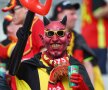DIAVOL FERICIT. Dacă e Belgia, e plin de drăcuşori în tribune. Acesta e un pic sinistru, dar probabil i-a mers la suflet meciul de ieri cu Irlanda