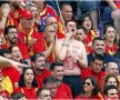 VEDE CU INIMA. Miguel Machado este un fan spaniol, care a urmărit meciuril echipei sale din tribună, fără să le vadă. Miguel este complet nevăzător. "Nu văd, dar simt", scrie pe pieptul suporterului înfocat. Uneori, e tot ce contează.