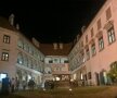 CORESPONDENŢĂ DIN SLOVENIA »  VIDEO + FOTO Un loc deosebit lângă cantonamentul Stelei » Castel, armuri, viori şi măşti populare