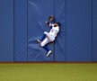 IMPACT. Kevin Pillar de la Toronto Blue Jays prinde o minge in meciul de baseball cu Arizona Diamondbacks Foto: Reuters