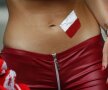 FOTO O poloneză sexy a făcut senzație cu pantalonii ei supermulați la meciul cu Elveția » Toți au vrut să își facă poze cu ea