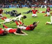 EUFORIE. Galezii au sărbătorit victoria cu Belgia, 3-1, care i-a dus în semifinalele EURO. O performanță unică în istoria fotbalului din Țara Galilor! Foto: Reuters