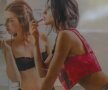 FOTO Greu de crezut! E o diferență de 20 de ani între ele, însă arată ca două surori: una mai sexy ca alta