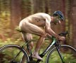 Valverde atacă Alpii nud! Celebrul ciclist spaniol a pozat într-o ipostază inedită, totul pentru un studiu numit "De la atleţi la supereroi"