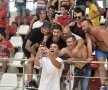 FOTO Sunt peste tot acasă » Rapidiștii s-au înfrățit cu dinamoviștii, ieri, oferind un spectacol picant atât la fotbal în sală, cât și în tribune