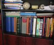 Detaliu din biblioteca lui Mărășescu: cele mai valoroase cărți, albumele JO // FOTO Ștefan Constantin