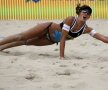 ZVELTĂ ŞI PERFECTĂ
Voleibalista din imagine, brazilianca Maria Clara Salgado, ar putea defila oricând o prezentare de modă. Ca mai toate colegele ei, care joacă mingea pe plajă
