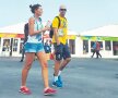 Soţii Ryde
plimbându-se în
zona internaţională
a Satului Olimpic